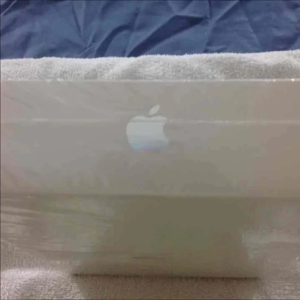 Apple 1st Gen iPad Mini 16GB Wi-Fi White & Silver